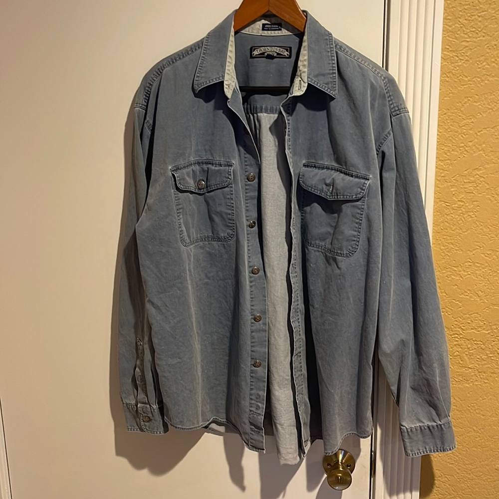 Men’s Vintage “Thornton Bay” (Macy’s) 100% cotton/denim shirt.